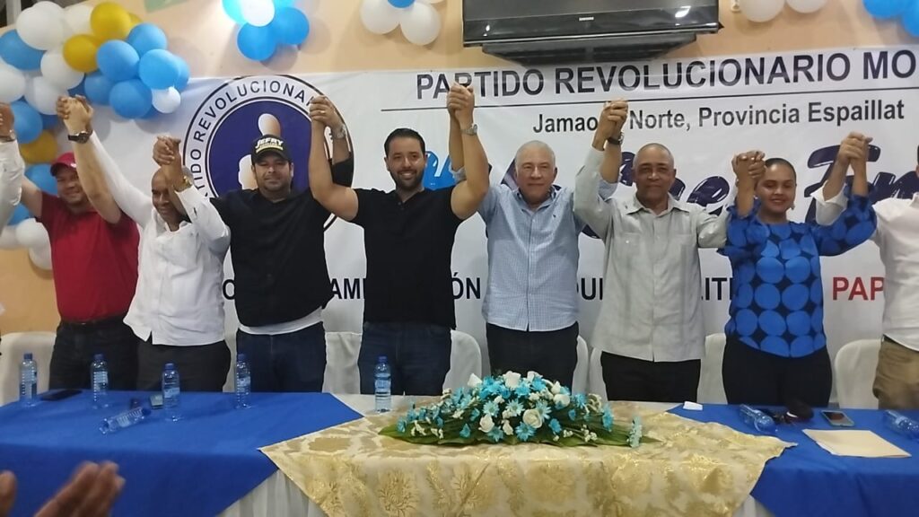 PLD sigue perdiendo militantes; exalcalde de Jamao al Norte y otros dirigentes se juramentan en PRM - Noticias de hoy en República Dominicana | De Último Minuto