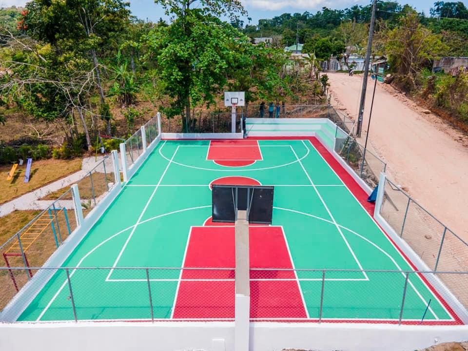 Alcaldía de Las Terrenas entrega moderna cancha a la comunidad Laguna Grande | 4 | Alcaldía de Las Terrenas entrega moderna cancha a la comunidad Laguna Grande - Noticias de hoy en República Dominicana | De Último Minuto