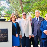 Depositan ofrenda floral en la UASD en por 86 aniversario del natalicio de Peña Gómez - Noticias de hoy en República Dominicana | De Último Minuto