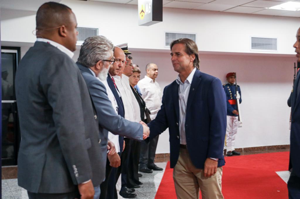 Rey de España y presidente Uruguay llegan a RD para participar en Cumbre Iberoamericana