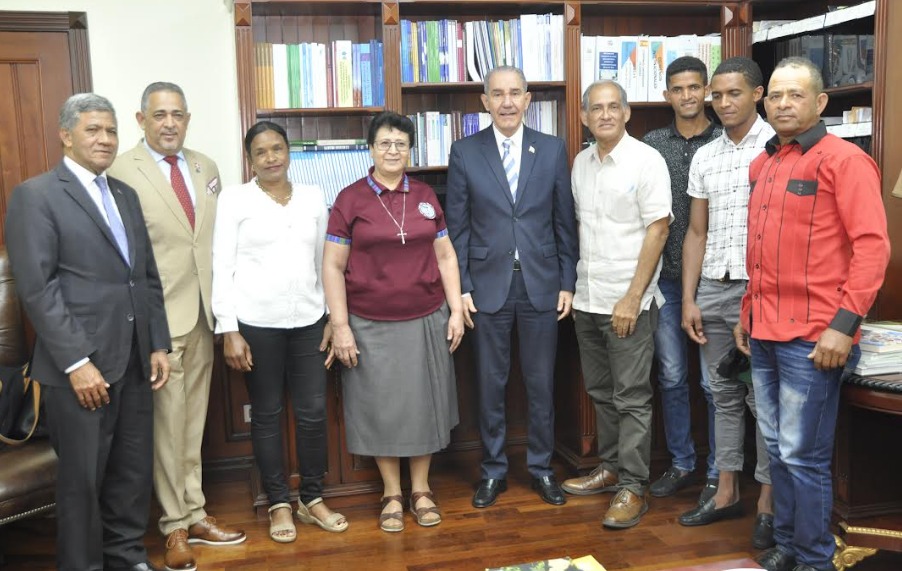 García Fermín apoyará a jóvenes de Padre Las Casas en capacitación laboral