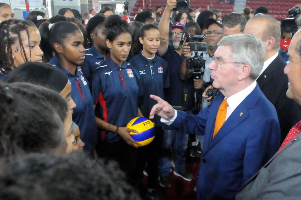 El presidente del COI visita a Francisco Camacho y recorre el Centro Olímpico | De Último Minuto