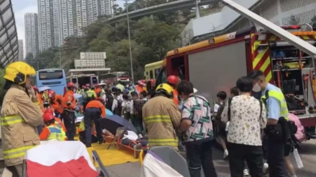 El aparatoso choque de 4 autobuses y un camión deja 87 heridos en Hong Kong