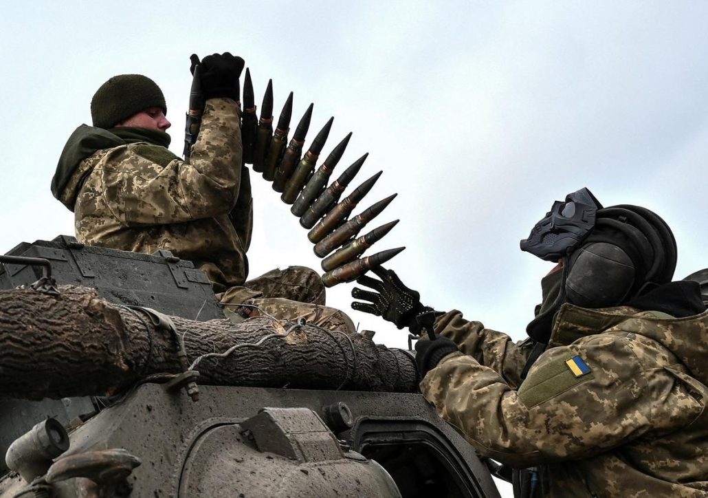 Polonia anuncia que fabricará más munición por la guerra en Ucrania