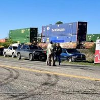 Hallan dos migrantes muertos y 13 en grave estado dentro de un contenedor en Texas - Noticias de hoy en República Dominicana | De Último Minuto