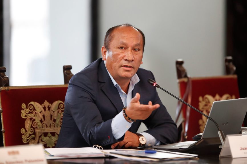 Exministro peruano prófugo reaparece en TikTok para negar actos de corrupción