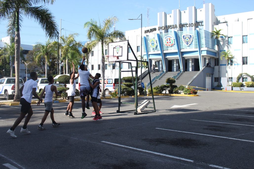 “Domingo Deportivo” da la bienvenida a la Semana Santa en el palacio de la Policía Nacional