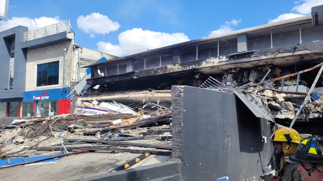 Bomberos logran cesar en su totalidad el fuego producido en AirMax