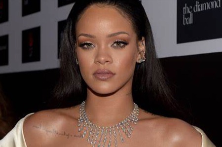 Rihanna será Pitufina en la nueva película 