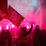 Manifestantes asaltan la sede de BlackRock en París en rechazo a medidas de control - Noticias de hoy en República Dominicana | De Último Minuto