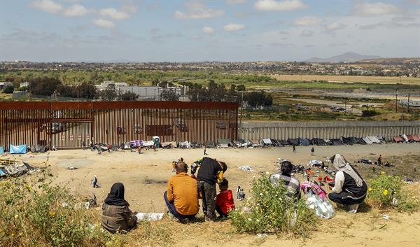 Unicef subraya que los niños tienen derecho al asilo y a permanecer con sus familias