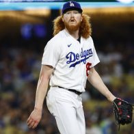 MLB: Dustin May abandona su apertura por dolor en el codo derecho - Noticias de hoy en República Dominicana | De Último Minuto