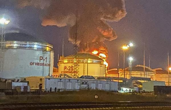 Arde un depósito de combustible en una localidad rusa próxima a Crimea