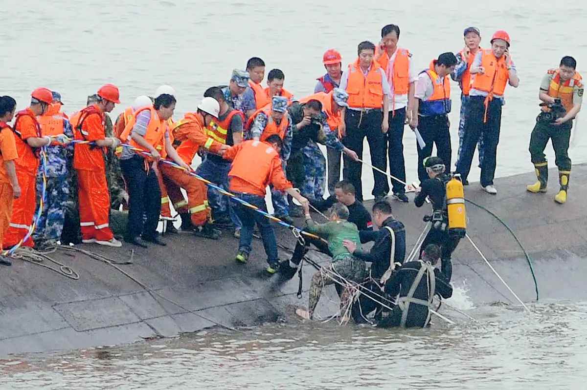 China recupera siete cadáveres de barco pesquero que naufragó con 39 personas a bordo - Noticias de hoy en República Dominicana | De Último Minuto