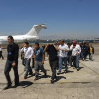 Asesor de Trump dice que Maduro debe aceptar vuelos de deportación de migrantes