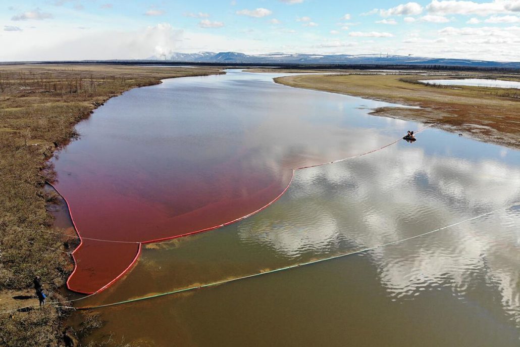 Declaran emergencia en Siberia tras el vertido de 138 toneladas de gasolina en el río Lena