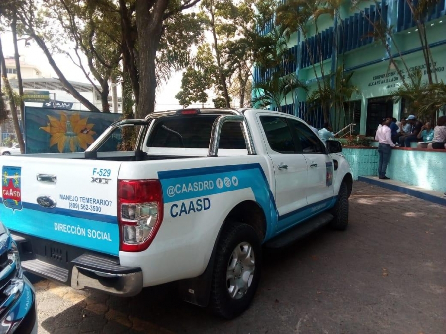 20 vehículos de la CAASD están registrados a nombres de terceros, revela auditoría