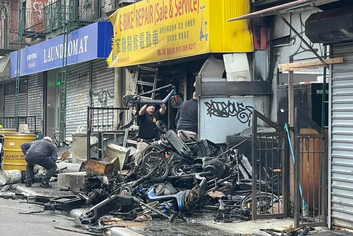 Incendio en tienda de bicicletas eléctricas en Nueva York deja 4 muertos