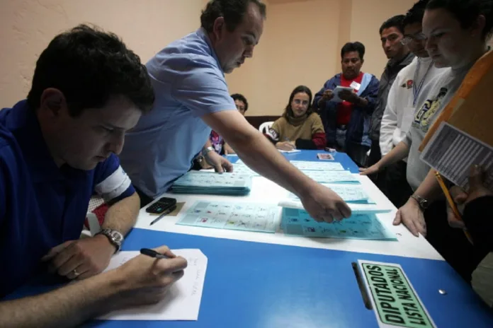 Centros de votación abren en Guatemala a la espera de 9,3 millones de personas