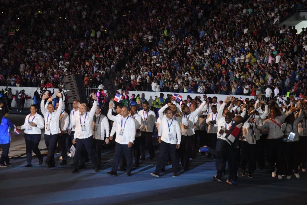 Elegancia distingue a delegación dominicana en desfile inauguración de San Salvador 2023 | De Último Minuto