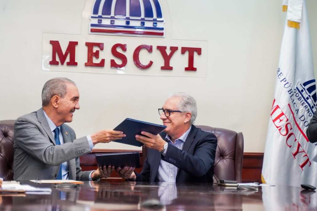 Capacitarán a profesionales del sector marítimo tras firma de convenio entre Mescyt y Anamar