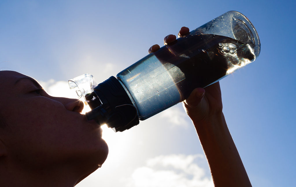 Salud Pública exhorta beber suficientes líquidos para combatir ola de calor que afecta el país