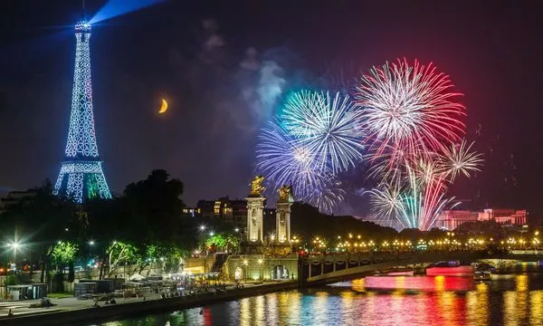 Francia prohíbe uso privado de fuegos artificiales hasta el 15 de julio