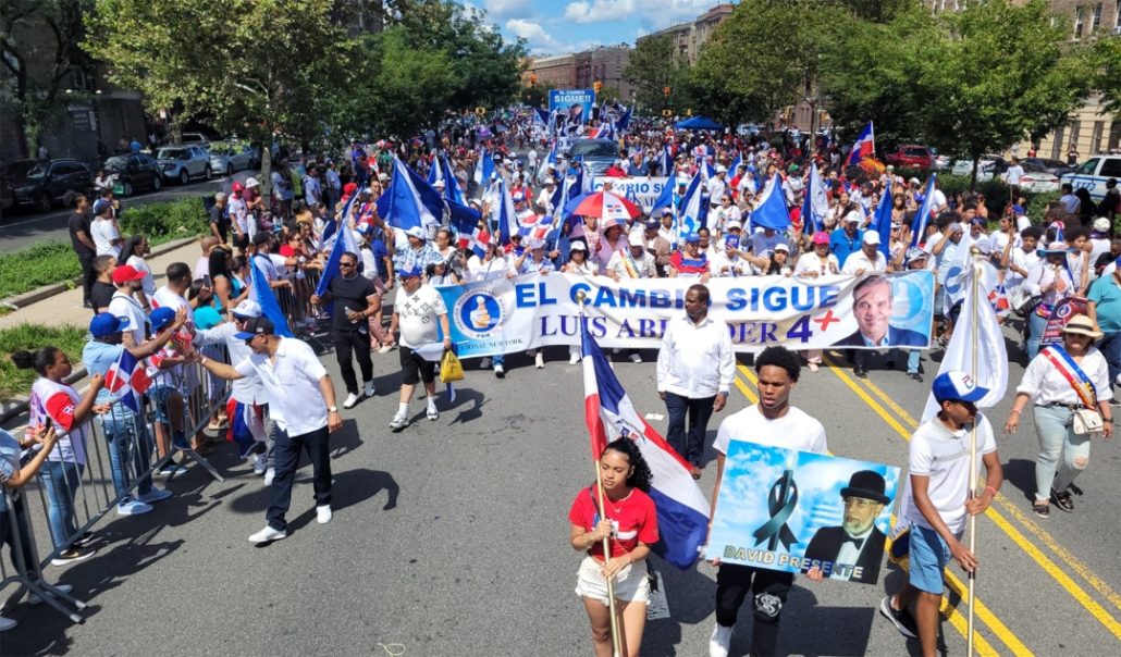 Dominicanos en NY manifiestan apoyo a reelección de Abinader