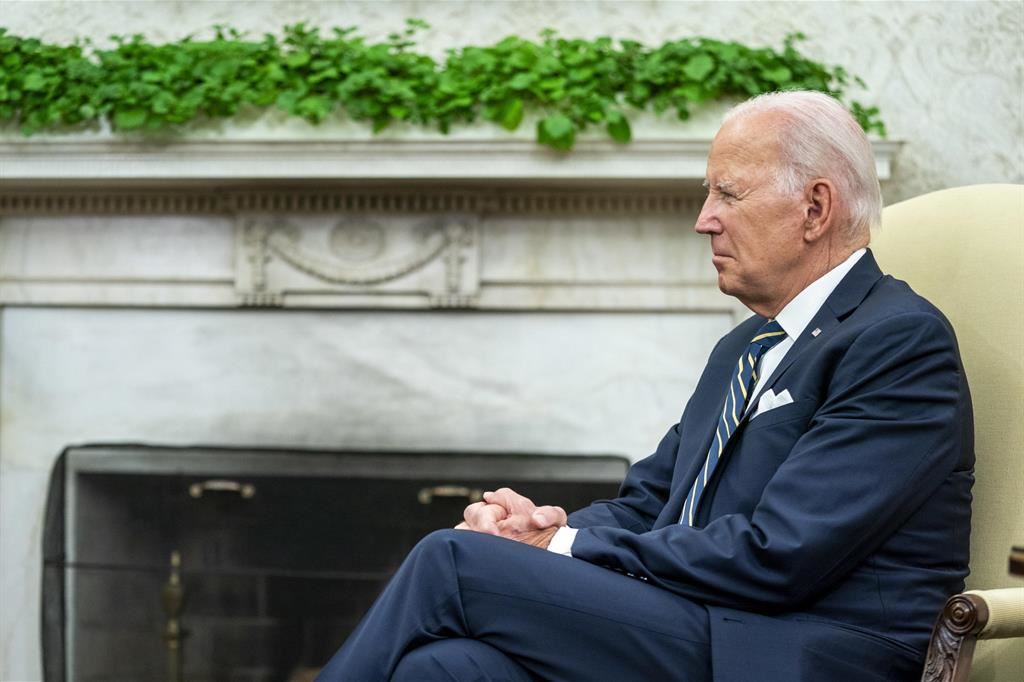 Biden discute con el cardenal Zuppi los esfuerzos del Vaticano para mediar situación en Ucrania