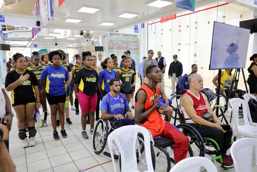 Raquel Peña entrega varias instalaciones deportivas en GSD | De Último Minuto