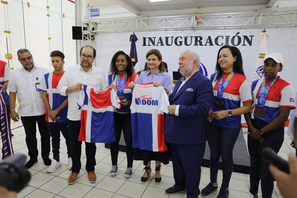 Raquel Peña entrega varias instalaciones deportivas en GSD | De Último Minuto