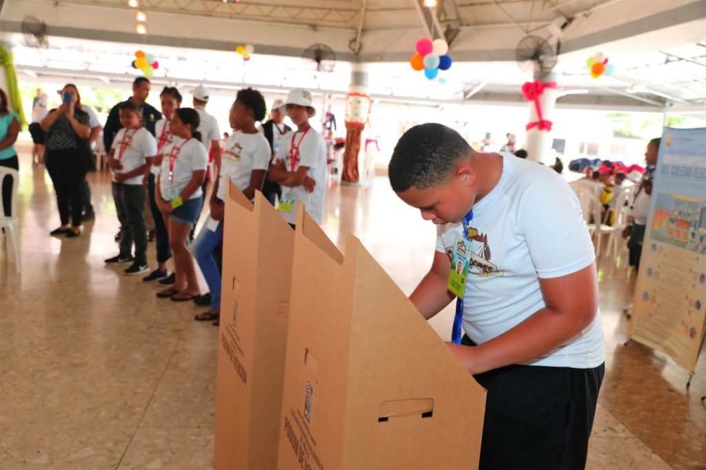 JCE realiza primeras elecciones infantiles; gana el valor "Justicia" | De Último Minuto