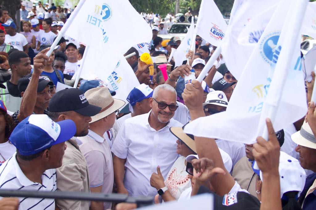 Perremeístas en Los Alcarrizos marchan para exigir reserva de candidatura a la Alcaldía a Lebrón