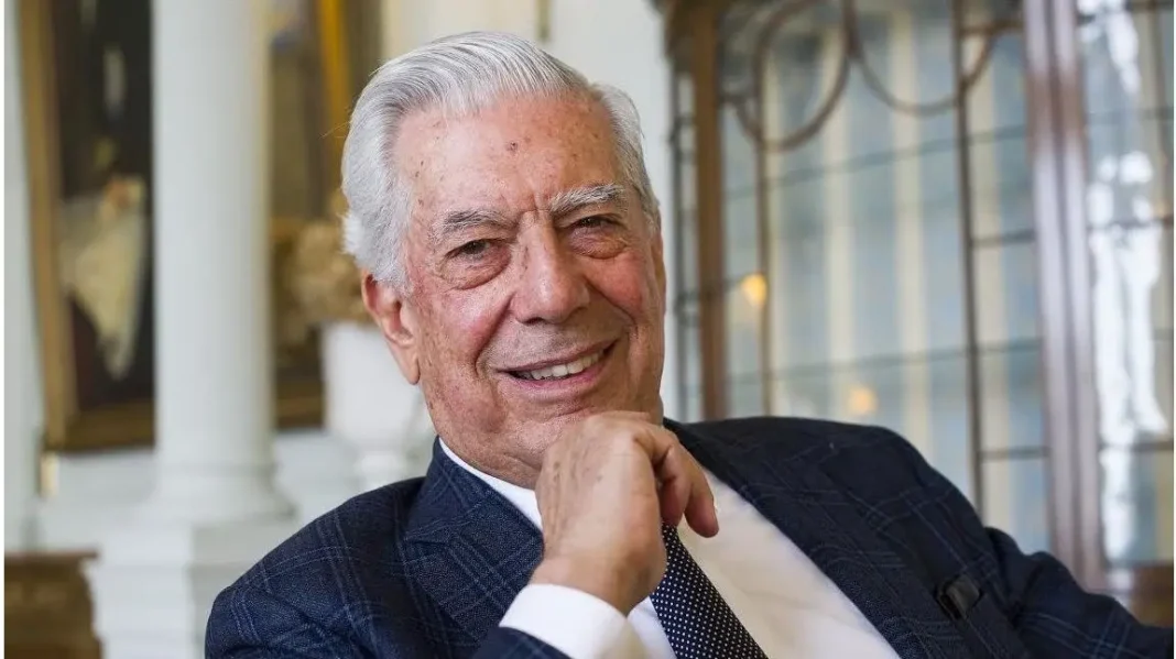 Mario Vargas Llosa hospitalizado por segunda vez con covid-19