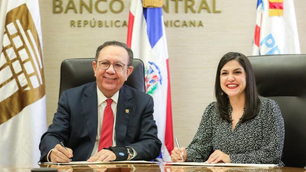 BCRD y ProDominicana firman acuerdo sobre exportaciones de bienes y servicios