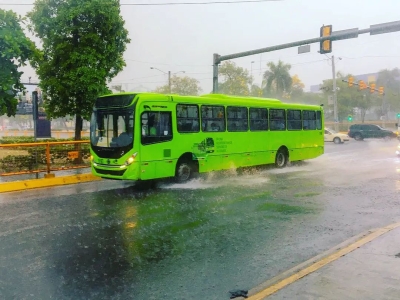 OMSA pone a disposición del COE autobuses para traslado de personas a albergues