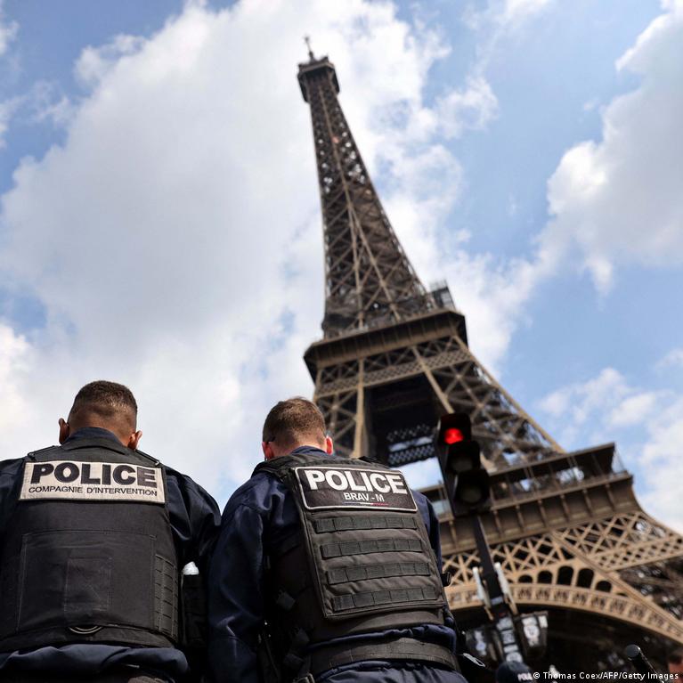 Fiscalía de París abre una investigación por falsas alertas de bomba en Torre Eiffel