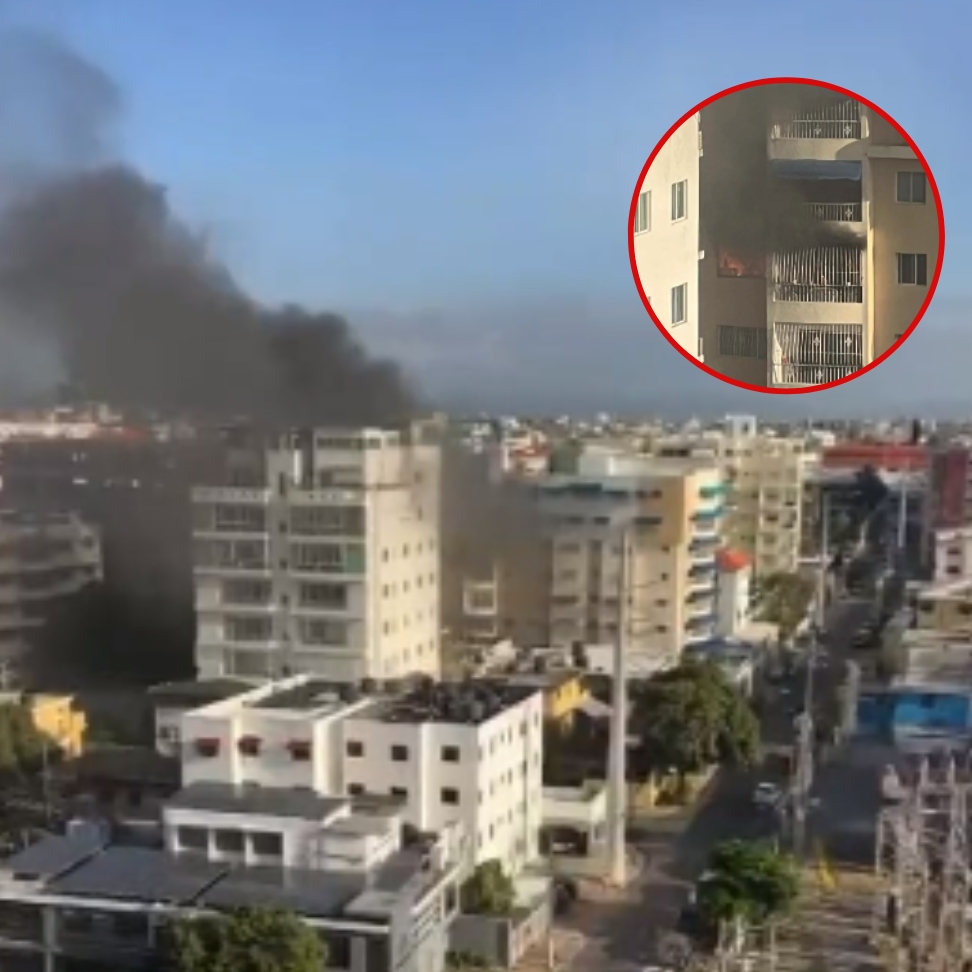 Bomberos combaten incendio en edificio próximo a la Rómulo Betancourt