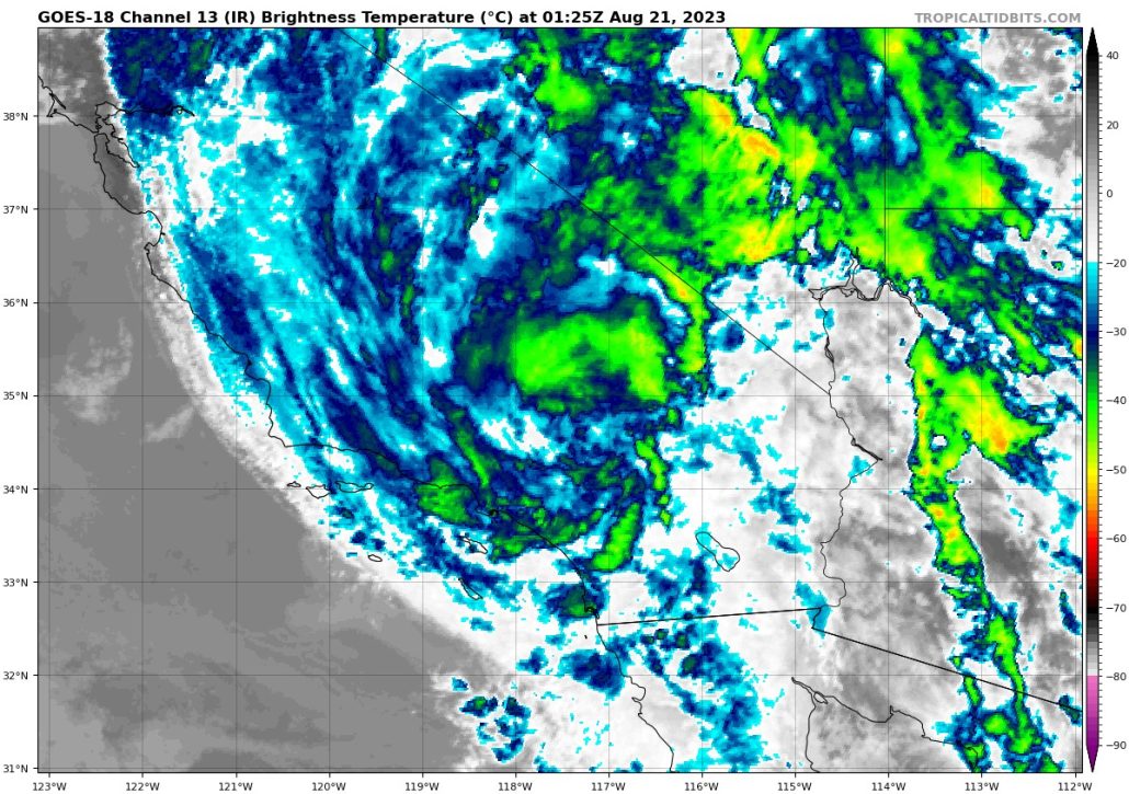 Tormenta tropical Hilary avanza sobre Baja California y se adentra a Estados Unidos