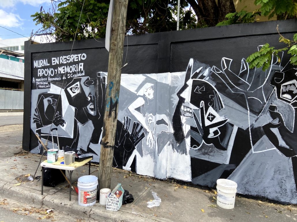 Mexicano pinta mural en honor a víctimas de tragedia en San Cristóbal