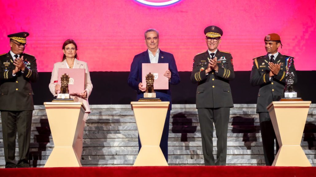 Abinader y vicepresidenta Peña encabezan acto 76 aniversario del Primer Regimiento Dominicano Guardia Presidencial