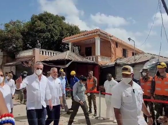 Presidente Abinader llega a zona del desastre en San Cristóbal