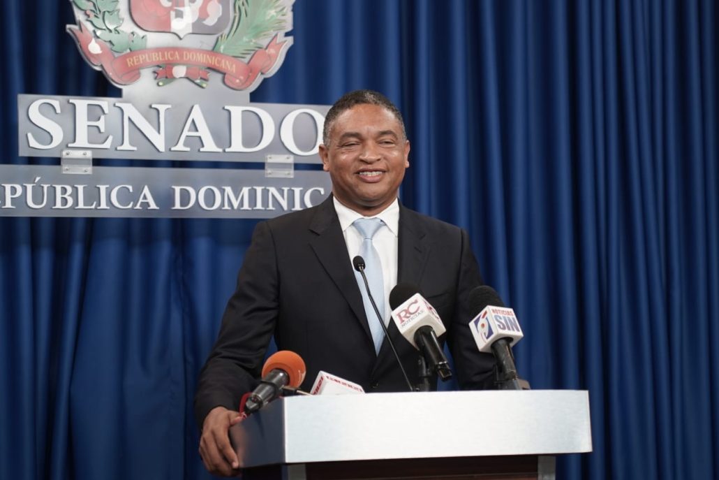 Yván Lorenzo confirma va por la Senaduría del Distrito Nacional