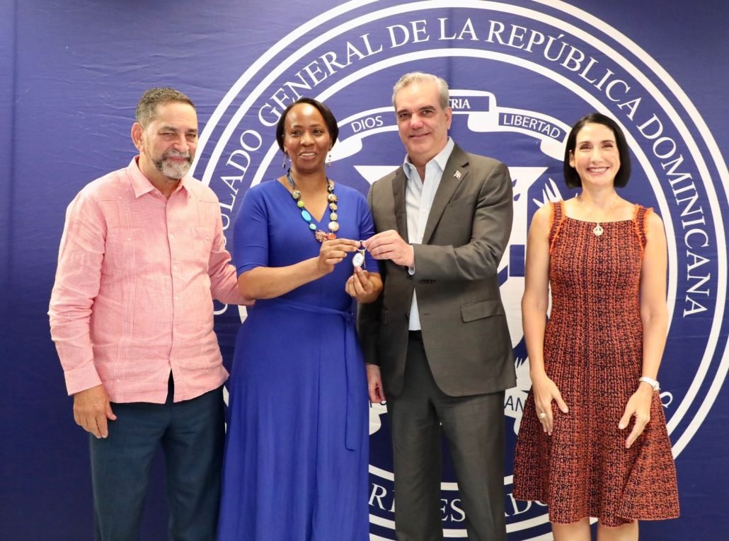 Abinader anuncia programa Vivienda Familia Feliz comunidad dominicana; entrega apartamentos