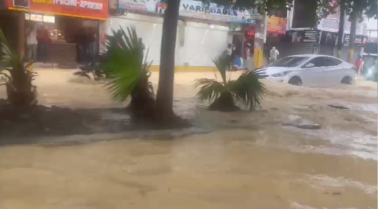 Reportan inundaciones en Santo Domingo Oeste