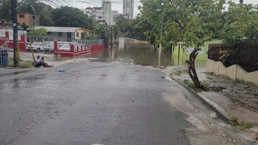 Tormenta tropical Franklin provoca serias inundaciones en Alma Rosa I | De Último Minuto