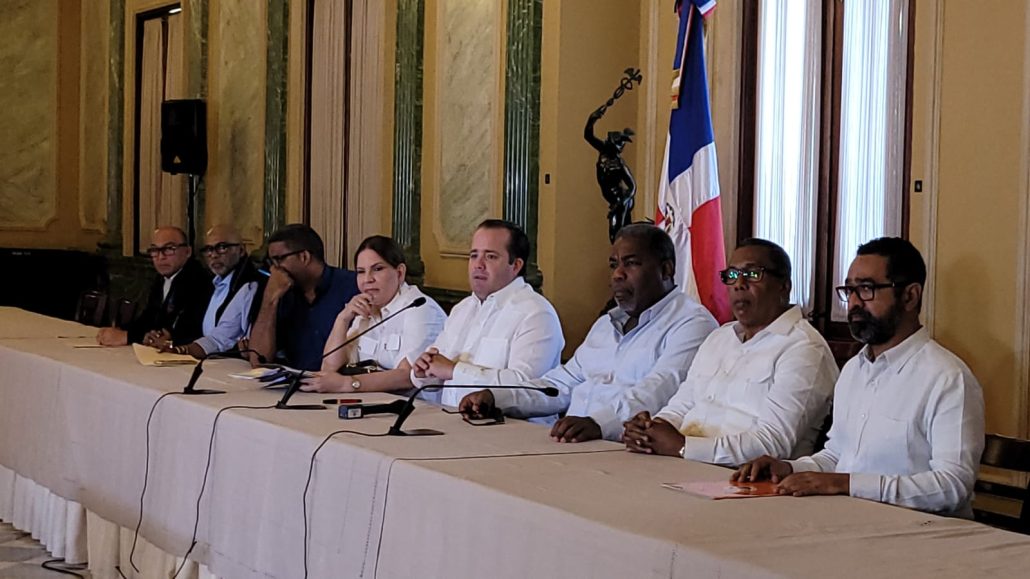 Gobierno instruye a funcionarios a presentar informe de daños en provincias afectadas por tormenta Franklin