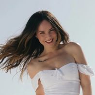 Camila Sodi da rienda suelta al humor al crear y actuar en la serie "Cualquier parecido" - Noticias de hoy en República Dominicana | De Último Minuto