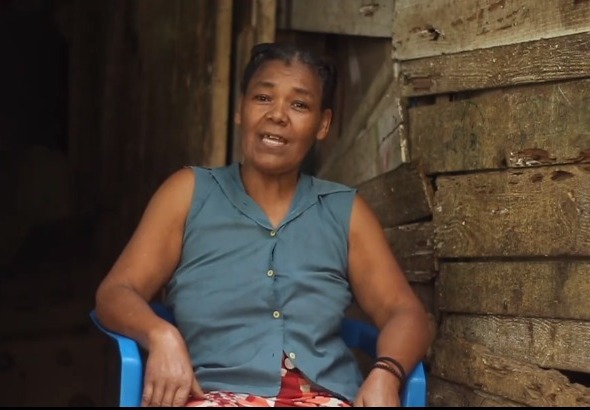 Mujer que vive en estado de precariedad pide ayuda para poder vivir en óptimas condiciones