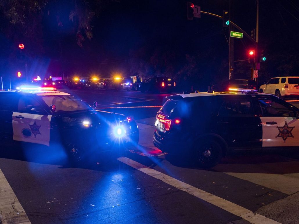 Cuatro muertos y seis heridos en un tiroteo en un bar de moteros de California